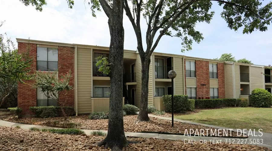 216 Wells Fargo Drive, Houston, TX 77090 photo 5
