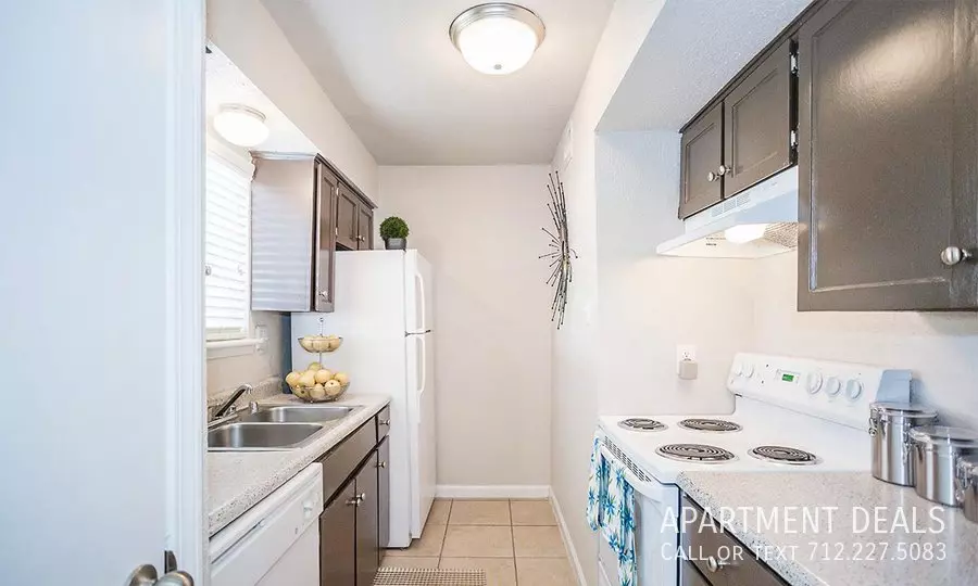 22 El Camino Del Rey Street, Houston, TX 77081 photo 4