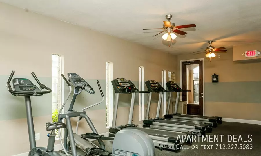 22 El Camino Del Rey Street, Houston, TX 77081 photo 3