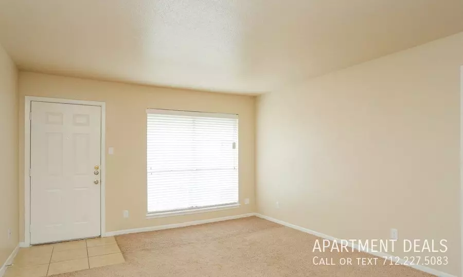 22 El Camino Del Rey Street, Houston, TX 77081 photo 5