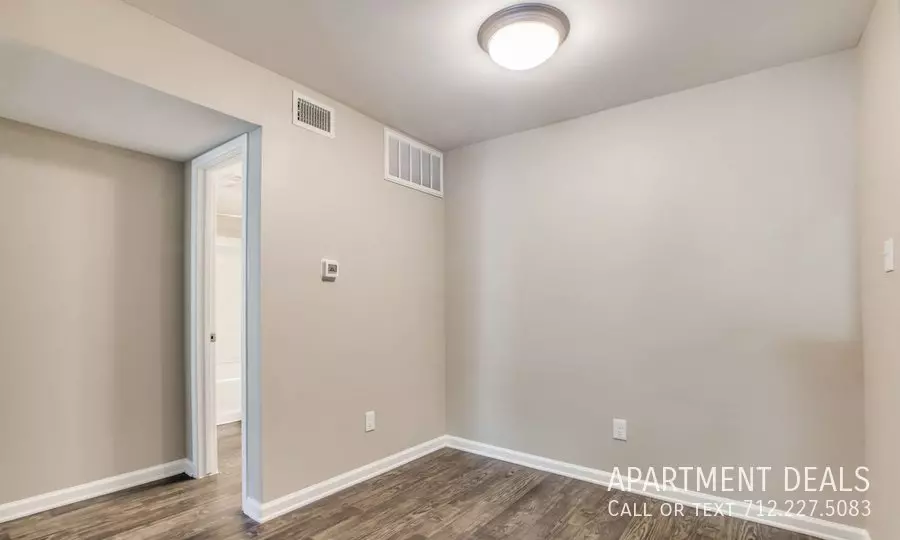 22 Sands Point Drive, Houston, TX 77036 photo 2