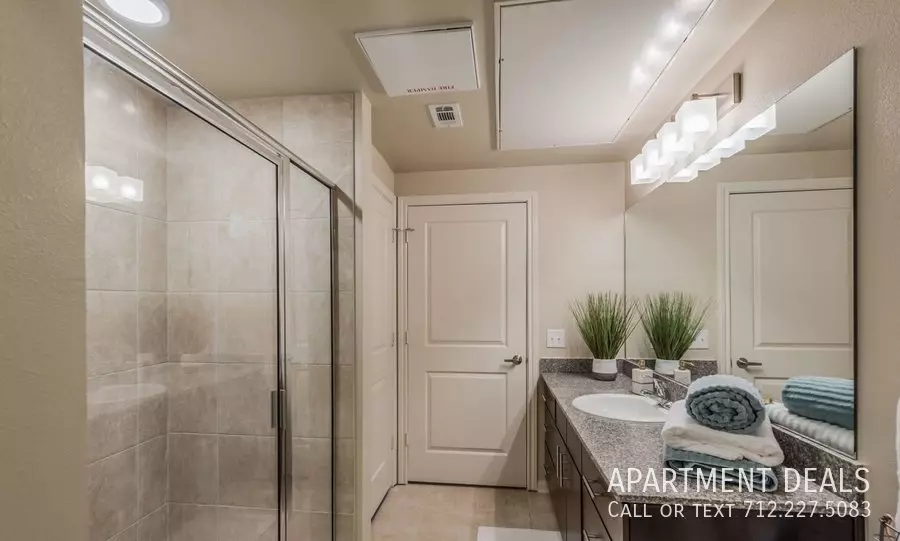 2211 West 11th Street, Houston, TX 77008 photo 3