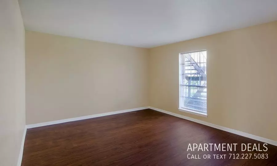 23 De Moss Drive, Houston, TX 77074 photo 2