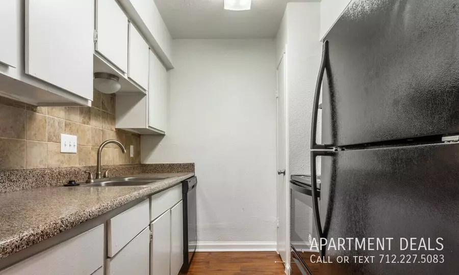 2306 Wilcrest Drive, Houston, TX 77042 photo 4