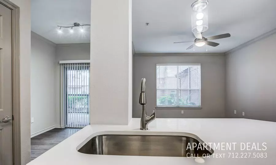 24 Valedictorian Drive, Houston, TX 77077 photo 2
