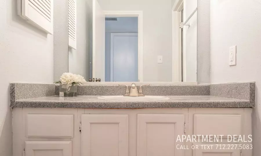 2406 Hackett Drive, Houston, TX 77008 photo 2