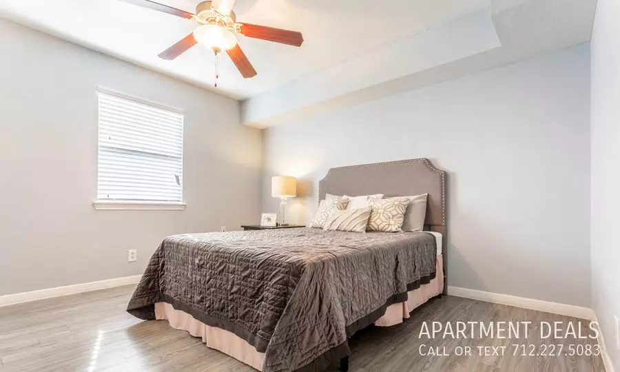 2406 Hackett Drive, Houston, TX 77008 photo 3