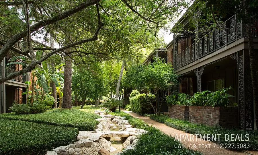 2406 Yorktown Street, Houston, TX 77056 photo 4