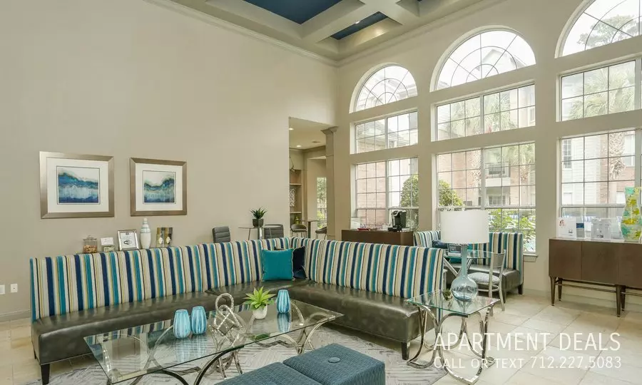 2430 East T C Jester Boulevard, Houston, TX 77008 photo 2