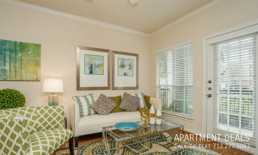2430 East T C Jester Boulevard, Houston, TX 77008 photo 5