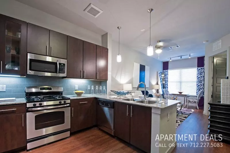 2531 Mccue Road, Houston, TX 77056 photo 3