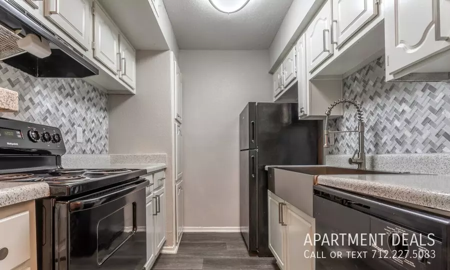 26 South Green Drive, Houston, TX 77034 photo 3
