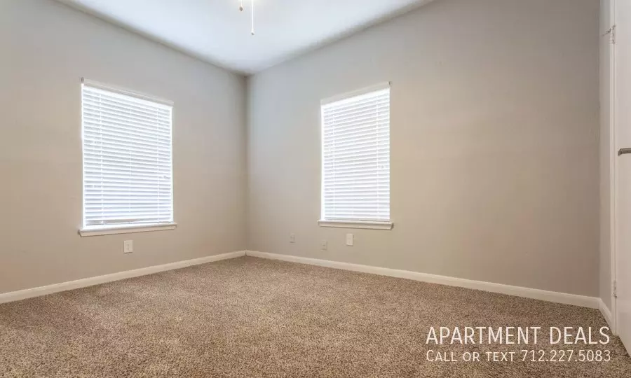 26 South Green Drive, Houston, TX 77034 photo 4