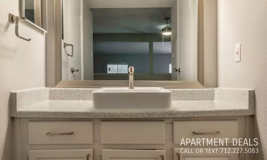 26 South Green Drive, Houston, TX 77034 photo 5