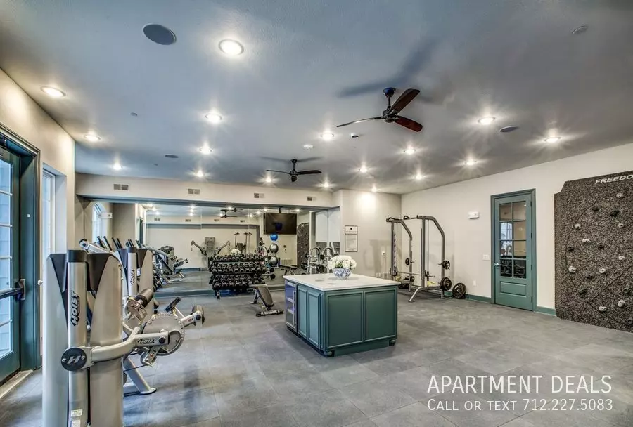 2607 Citadel Plaza Drive, Houston, TX 77008 photo 3
