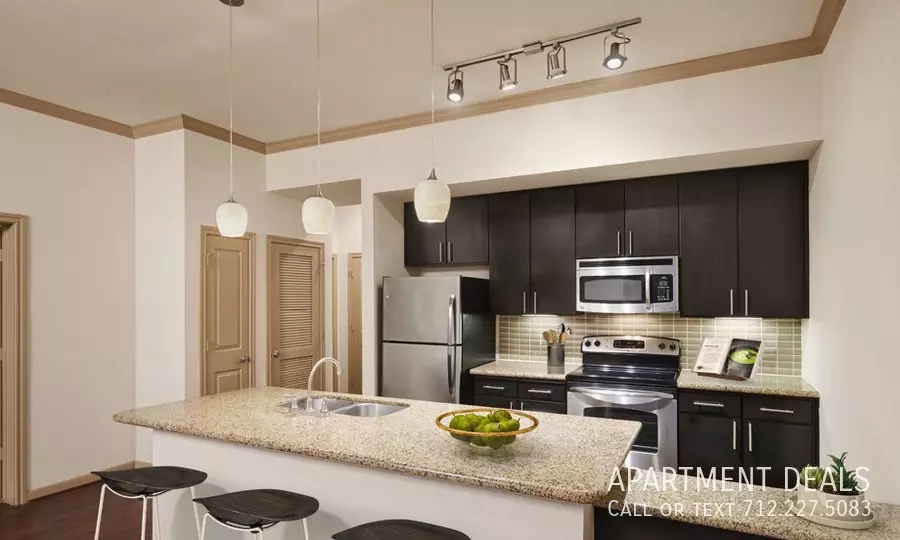 2706 Travis Street, Houston, TX 77006 photo 4