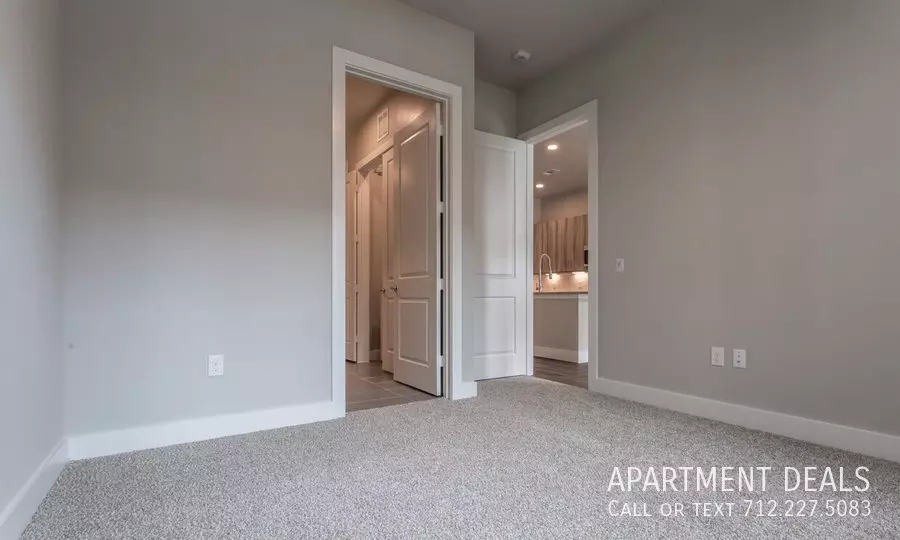 2720 Minimax Drive, Houston, TX 77008 photo 4
