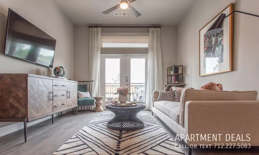 2720 Minimax Drive, Houston, TX 77008 photo 5