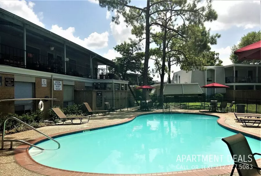 2806 T C Jester Boulevard, Houston, TX 77018 photo 5