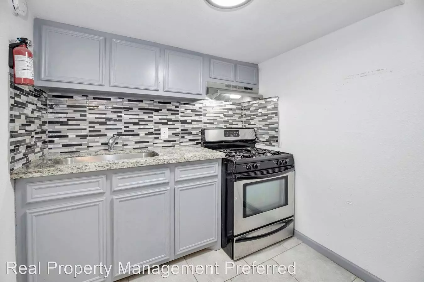 Oak Acres Apartments photo 2