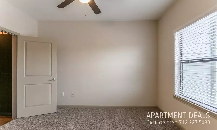 2936 Plum Creek Lane, Houston, TX 77087 photo 3