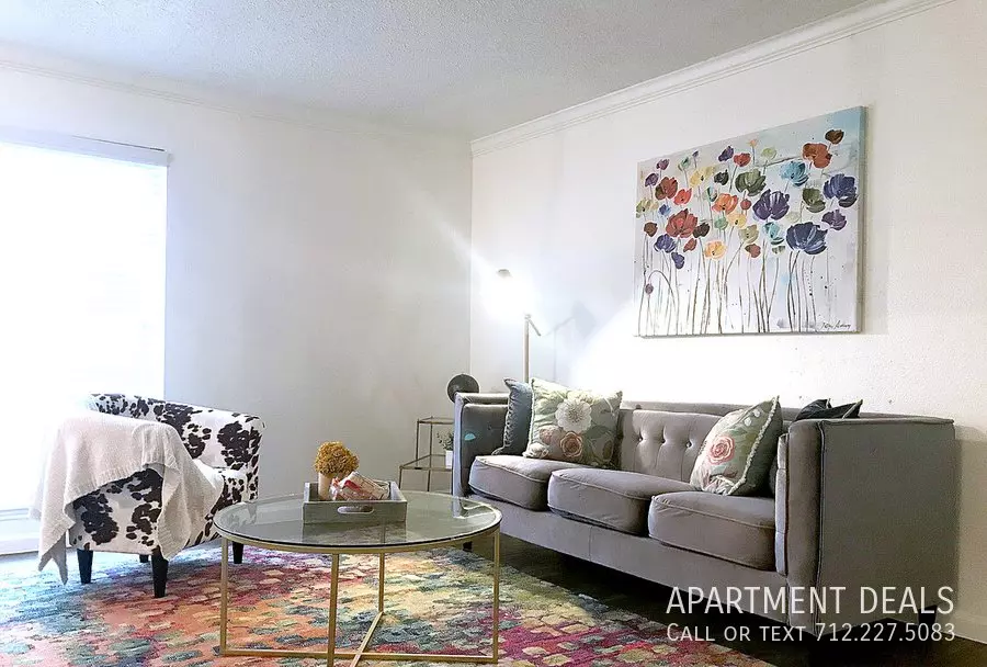 3007 Hillcroft Avenue, Houston, TX 77057 photo 2