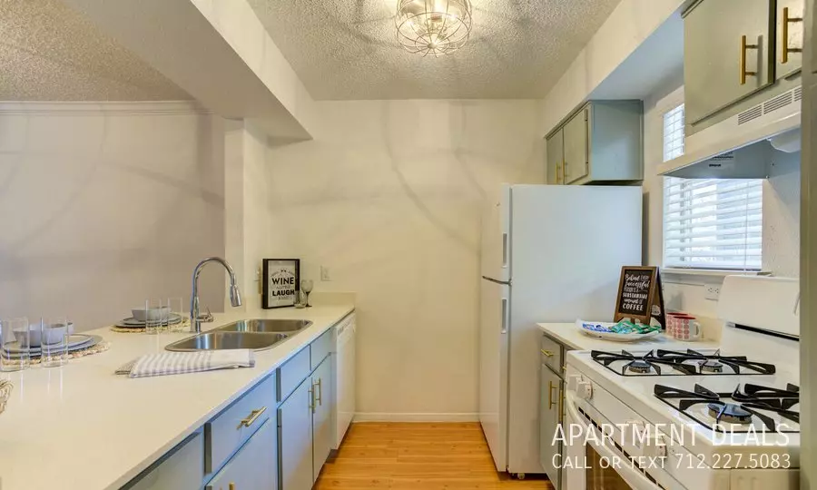 3007 Hillcroft Avenue, Houston, TX 77057 photo 3