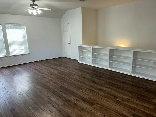 3010 S Heights Holw photo 2