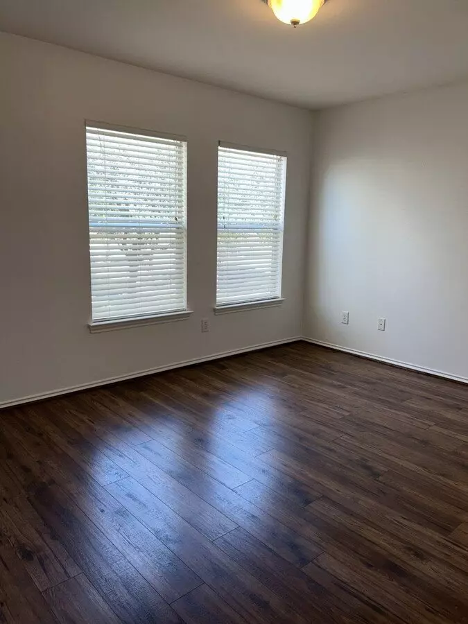 3010 S Heights Holw photo 5