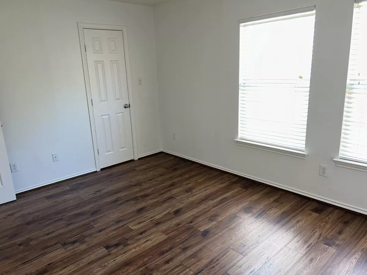 3010 S Heights Holw photo 3