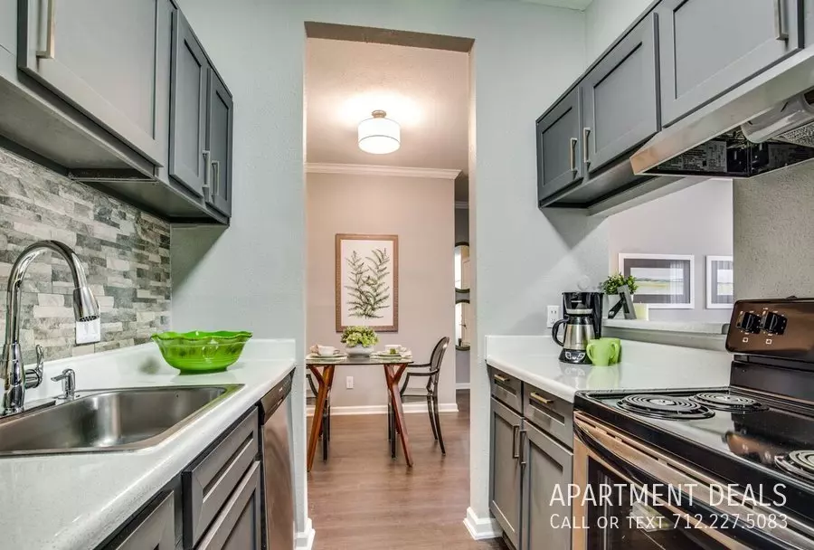 31 Olympia Drive, Houston, TX 77042 photo 3