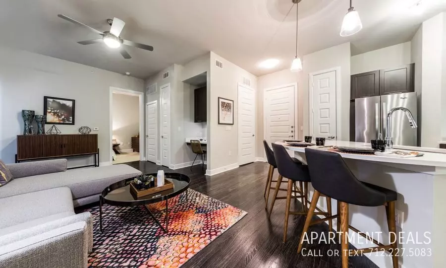 3137 Timmons Lane, Houston, TX 77027 photo 2