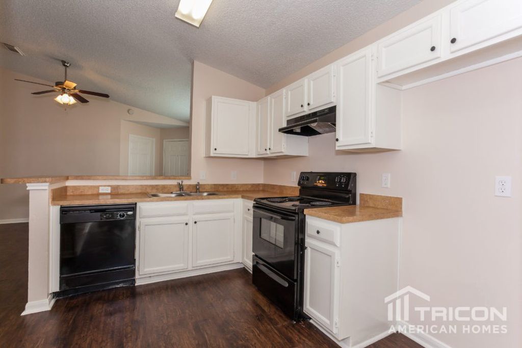 3154 Boynton Drive, Houston, TX 77045 photo 2