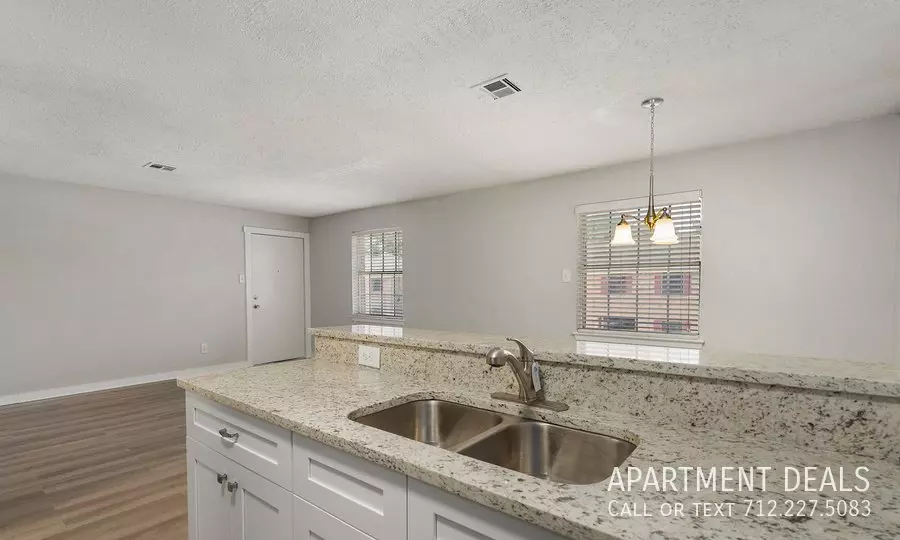 3219 Werner Street, Houston, TX 77022 photo 2
