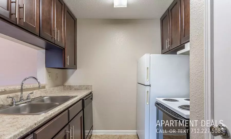 3239 Mangum Road, Houston, TX 77092 photo 2