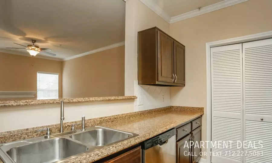 3289 Walnut Bend Lane, Houston, TX 77042 photo 3
