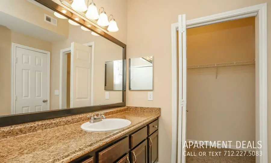 3289 Walnut Bend Lane, Houston, TX 77042 photo 4