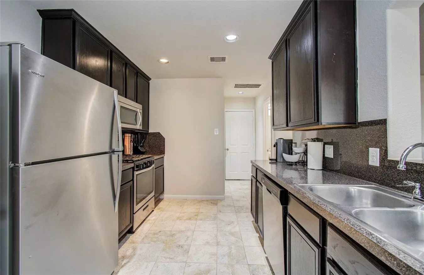 3306 Inverness Path Lane, Houston, TX 77053 photo 2