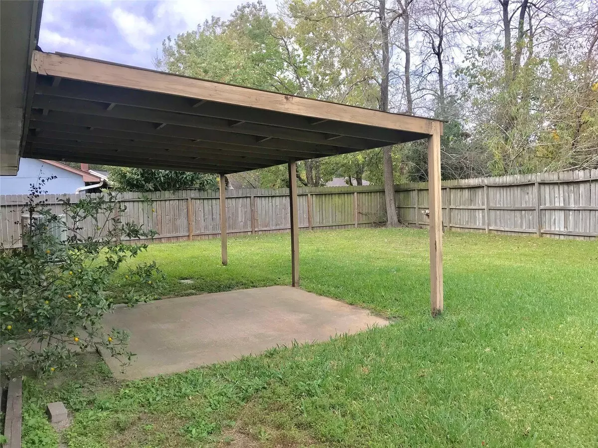 3330 Creek Grove Drive, Houston, TX 77066 photo 3