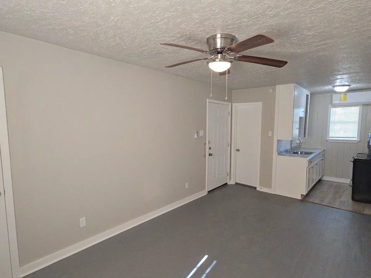 3335 Tuam St photo 3