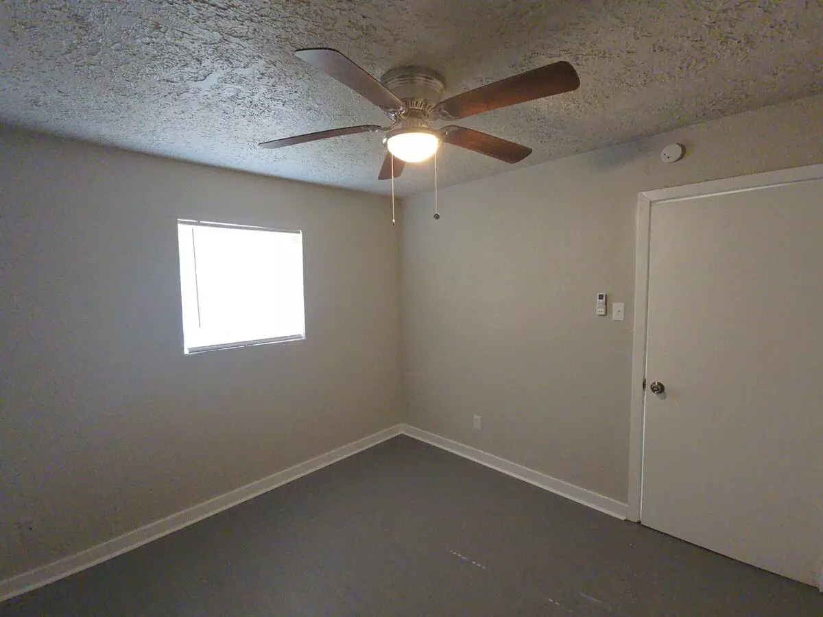 3335 Tuam St photo 2