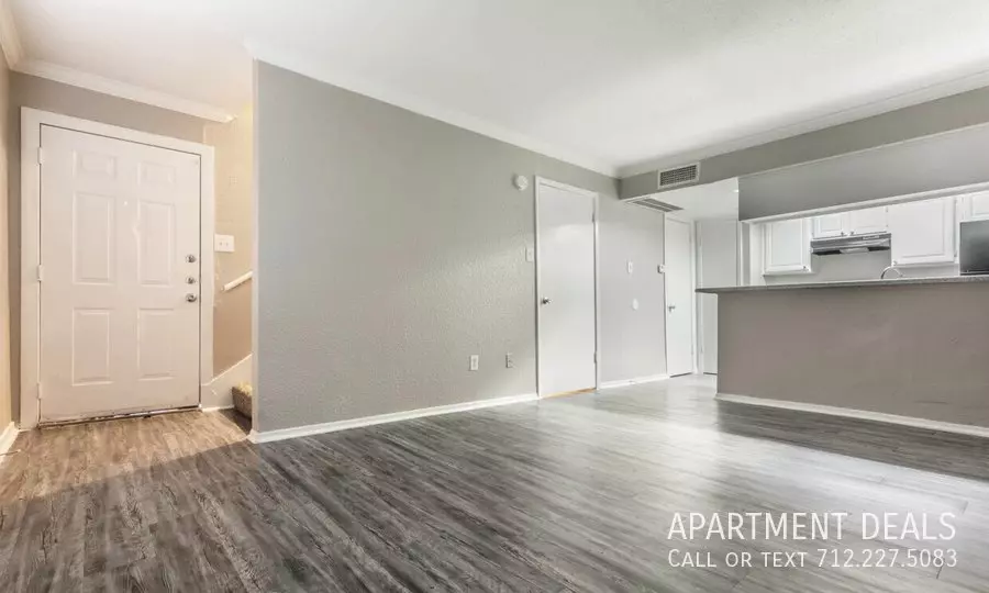 3406 Woodchase Drive, Houston, TX 77042 photo 4