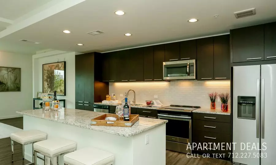 3821 Eastside Street, Houston, TX 77098 photo 2