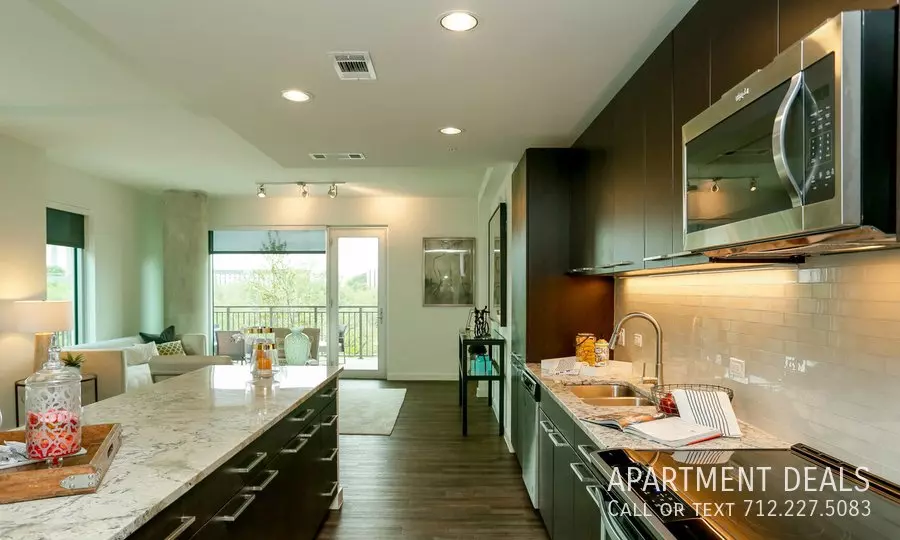 3821 Eastside Street, Houston, TX 77098 photo 4