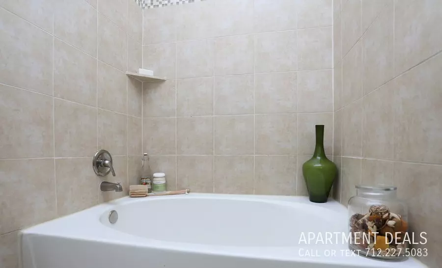 3844 North Braeswood Boulevard, Houston, TX 77025 photo 5