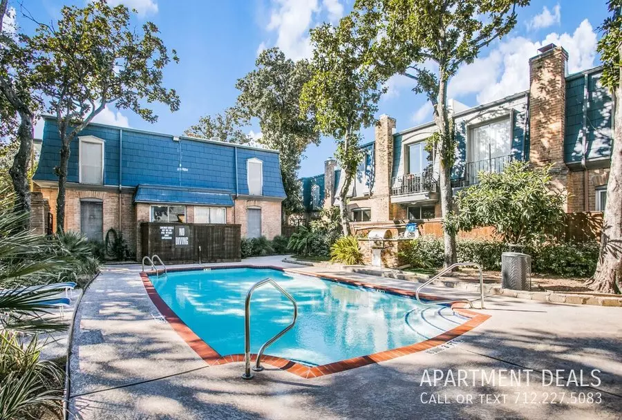 39 Beverly Hill Street, Houston, TX 77056 photo 2