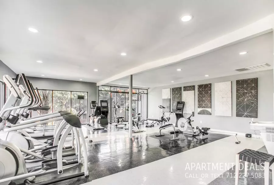39 Beverly Hill Street, Houston, TX 77056 photo 3