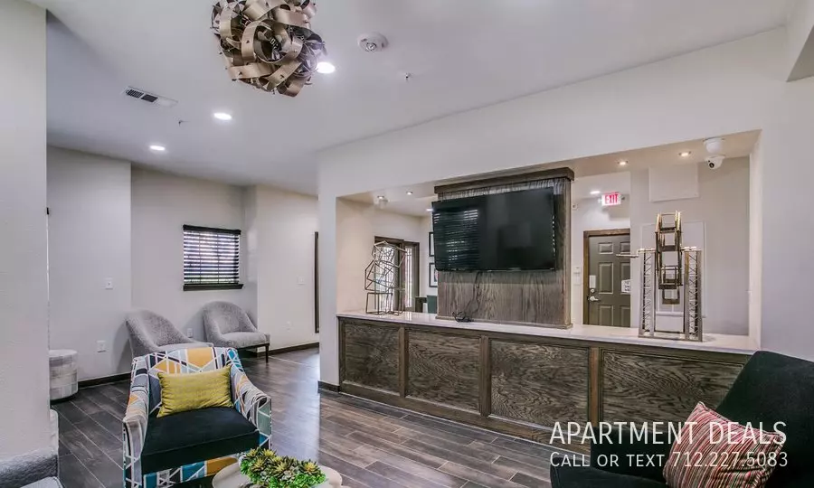4006 Essex Lane, Houston, TX 77027 photo 3