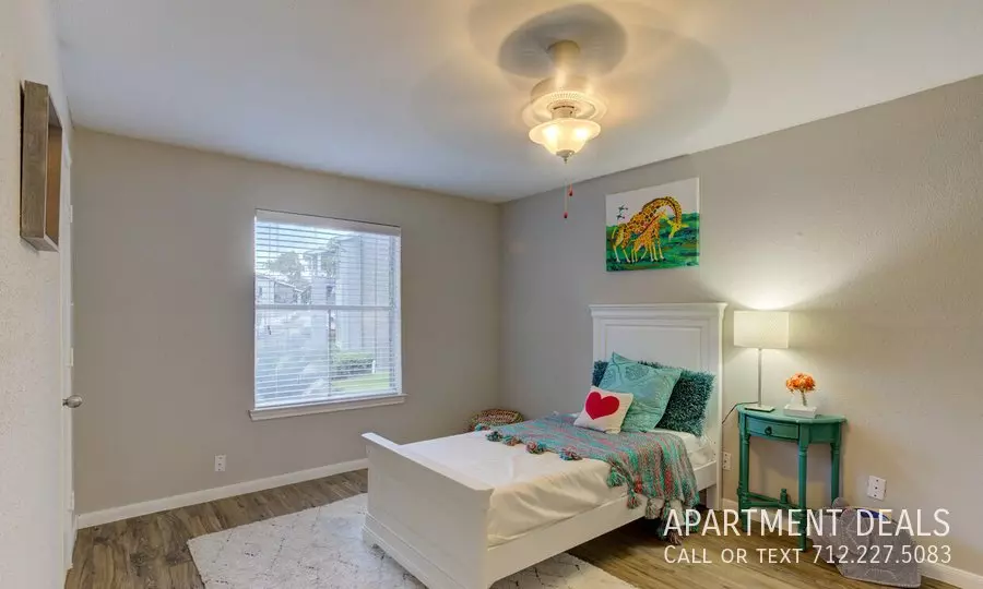 4006 Watonga Boulevard, Houston, TX 77092 photo 2