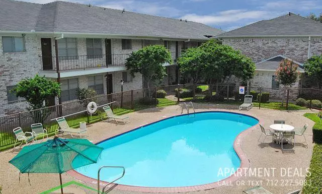4051 Linkwood Drive, Houston, TX 77025 photo 2